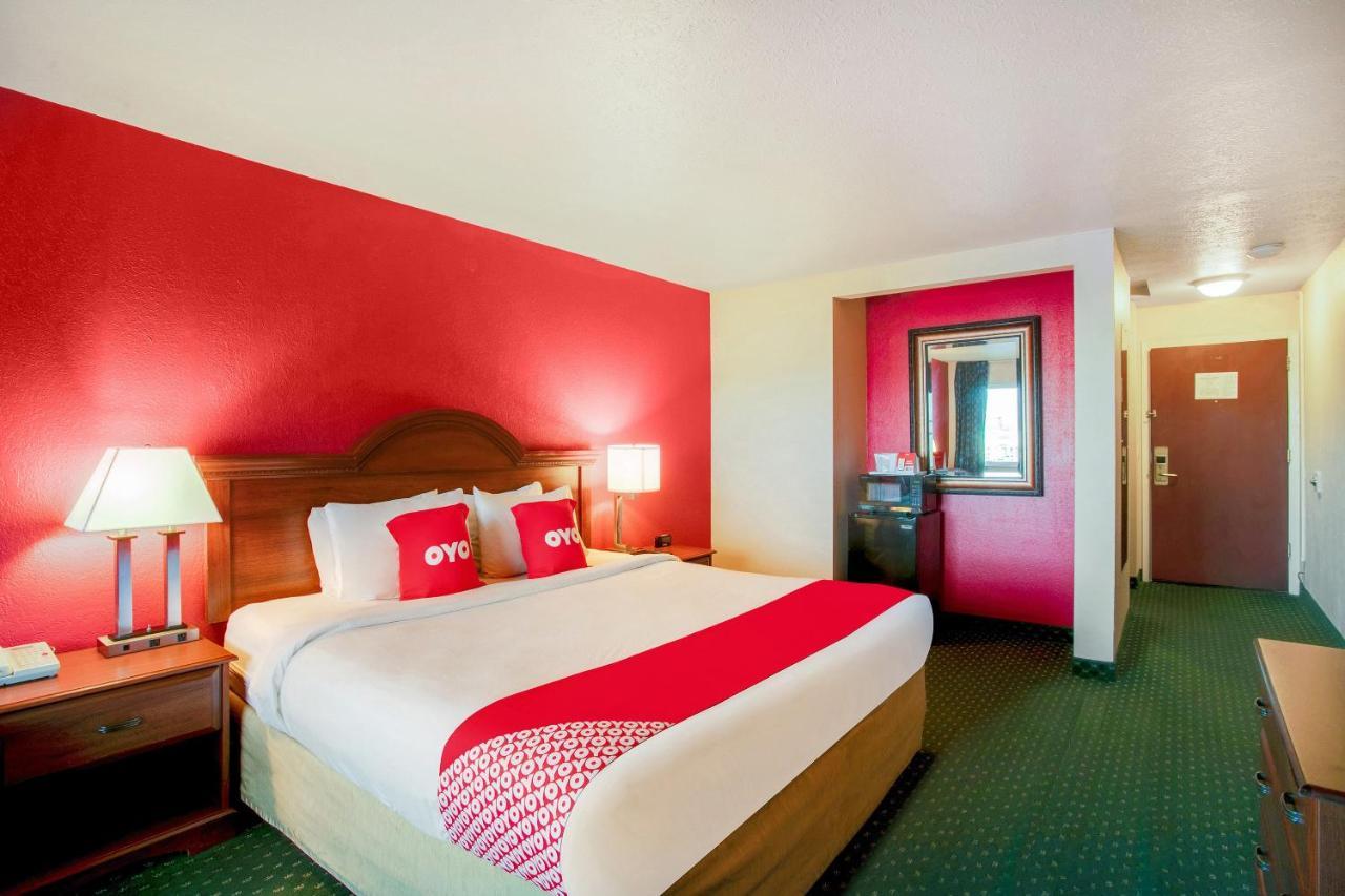 Oyo Hotel Spokane North Room photo